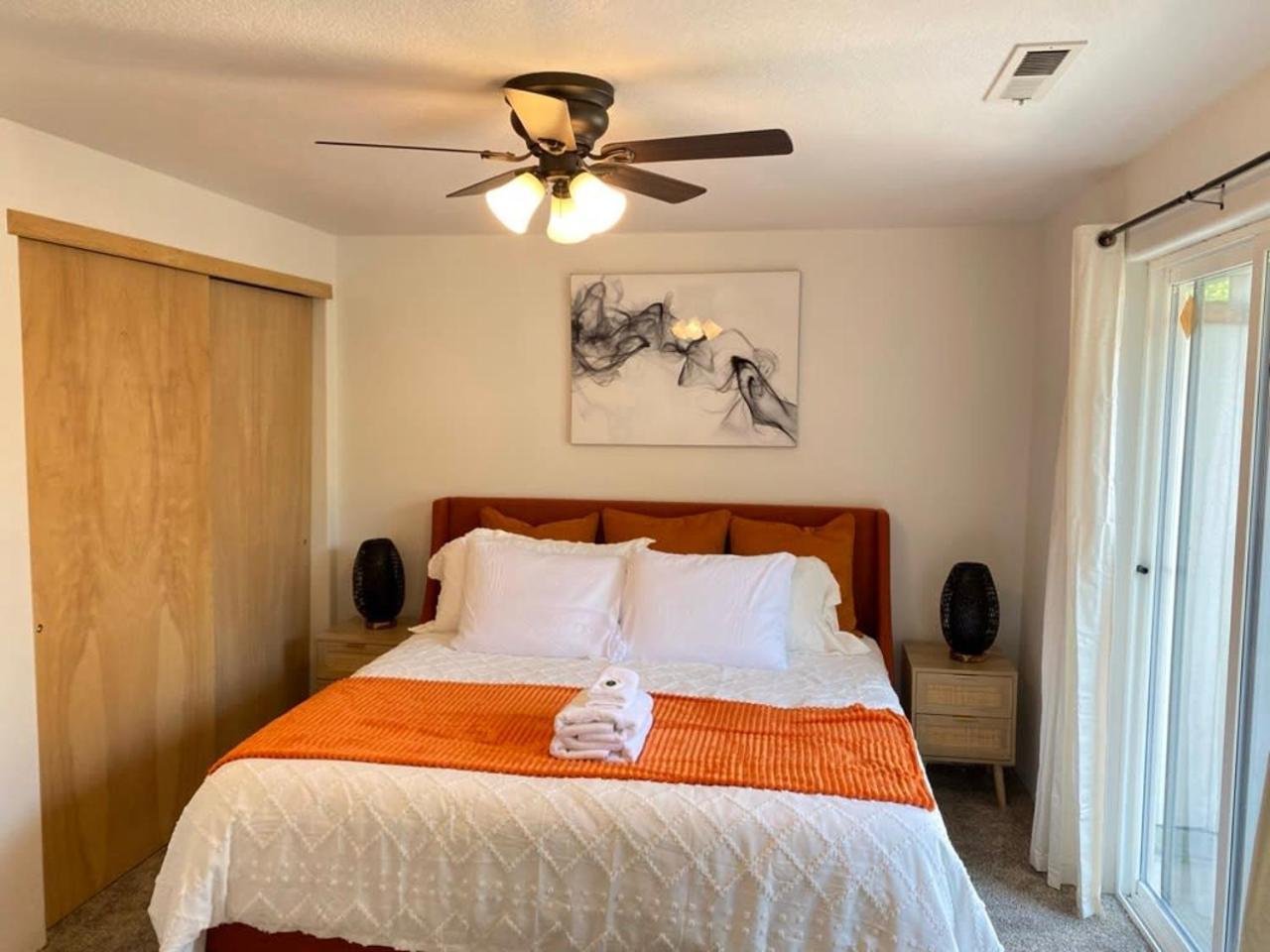 Villa Hot Tub! King Bed-Firepitt-Near Airport& Freeway à Medford Extérieur photo