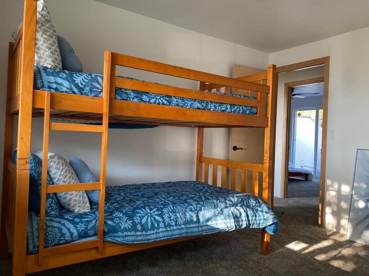 Villa Hot Tub! King Bed-Firepitt-Near Airport& Freeway à Medford Extérieur photo